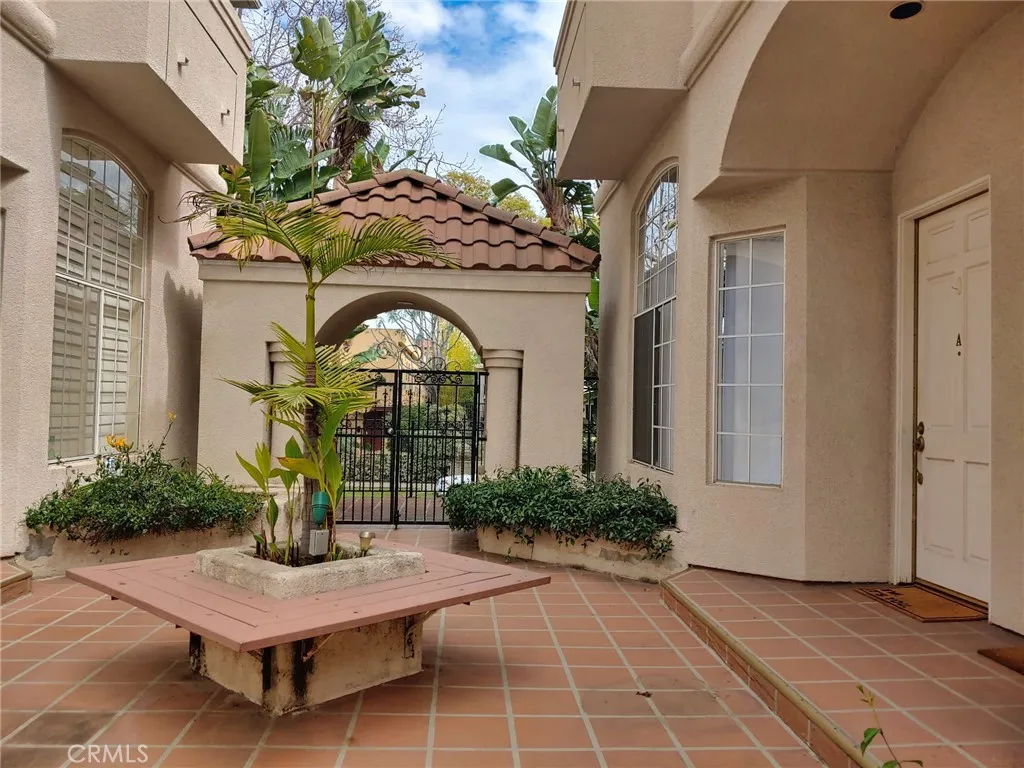 813 N Martel Avenue Unit 2, Los Angeles, CA 90046 - Photo 2 of 24, Los Angeles, CA