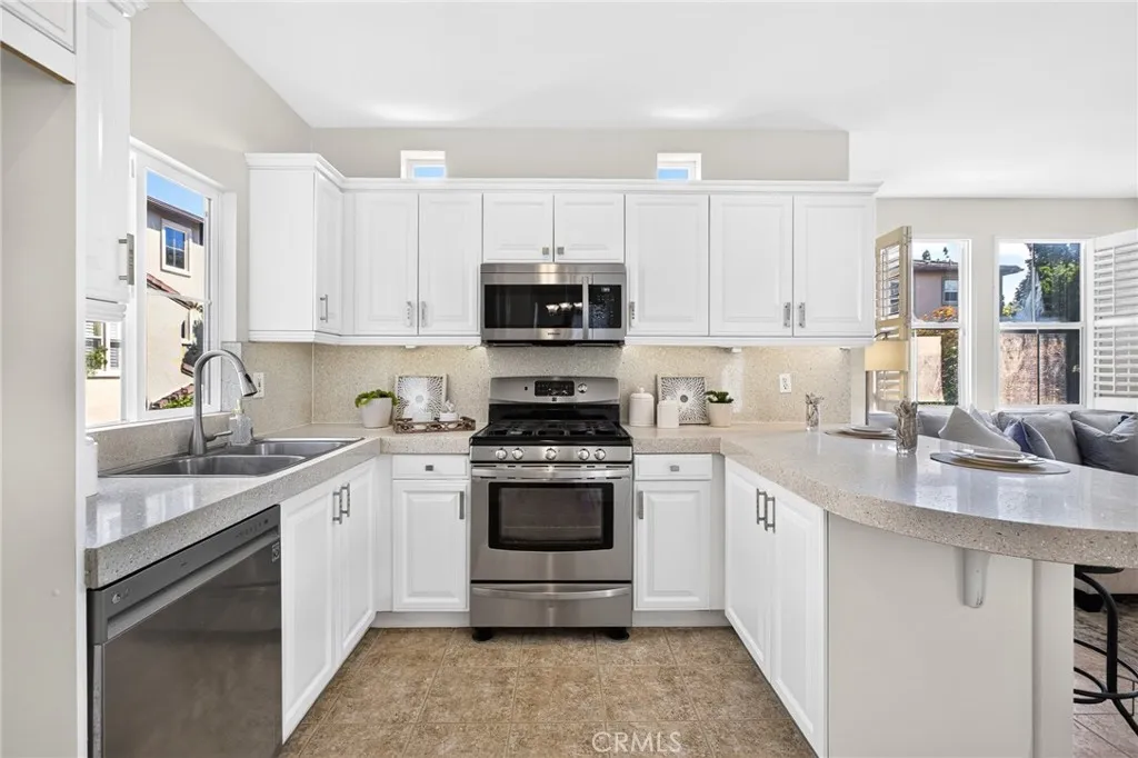 6 Madagascar, Irvine, CA 92618 - Photo 5 of 37, Irvine, CA