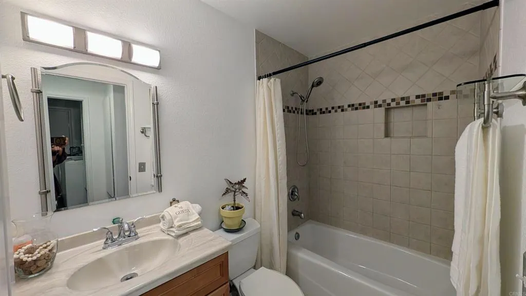 https://cdn.realtyfeed.com/cdn/127/306753598/52715403f407043e8dc7176cfa5b6cde.webp