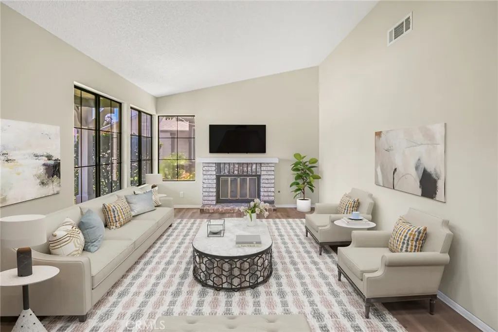 29524 Cambridge, Castaic, CA 91384 - Photo 2 of 29, Castaic, CA