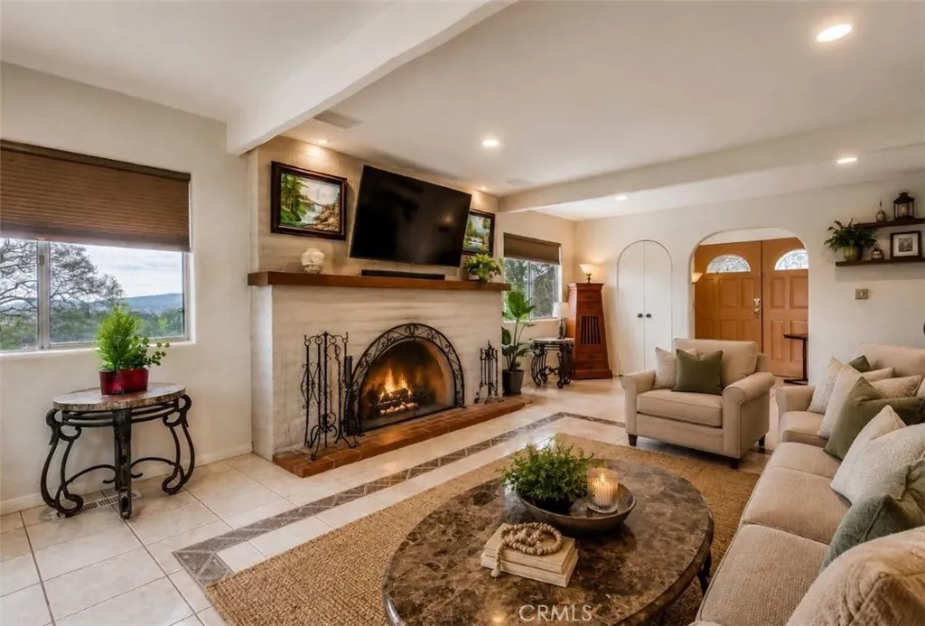 https://cdn.realtyfeed.com/cdn/127/306753680/91dbfa8c2f6f43f38ec1b645cd5a6d9f.webp