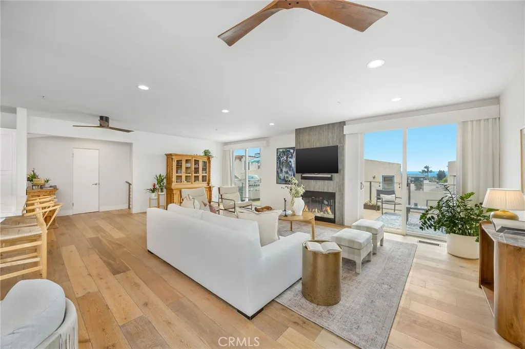 647 2nd Street, Hermosa Beach, CA 90254 - Main photo, Hermosa Beach, CA