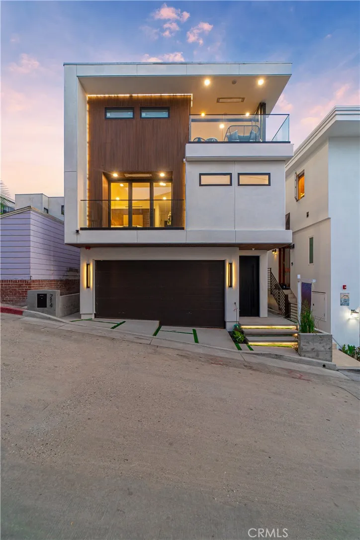 214 El Porto Street, Manhattan Beach, CA 90266 - Main photo, Manhattan Beach, CA