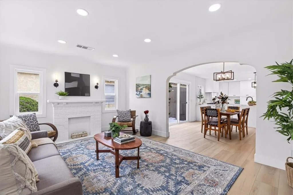 2430 S Cochran Avenue, Los Angeles, CA 90016 - Photo 3 of 28, Los Angeles, CA