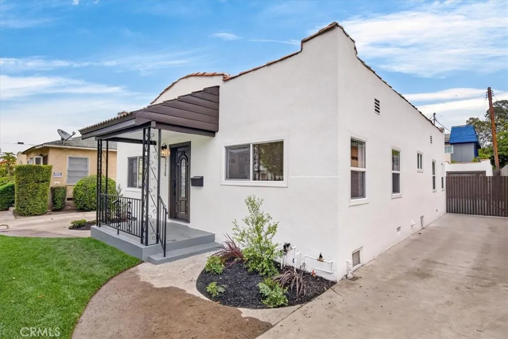 2430 S Cochran Avenue, Los Angeles, CA 90016 - Photo 2 of 28, Los Angeles, CA