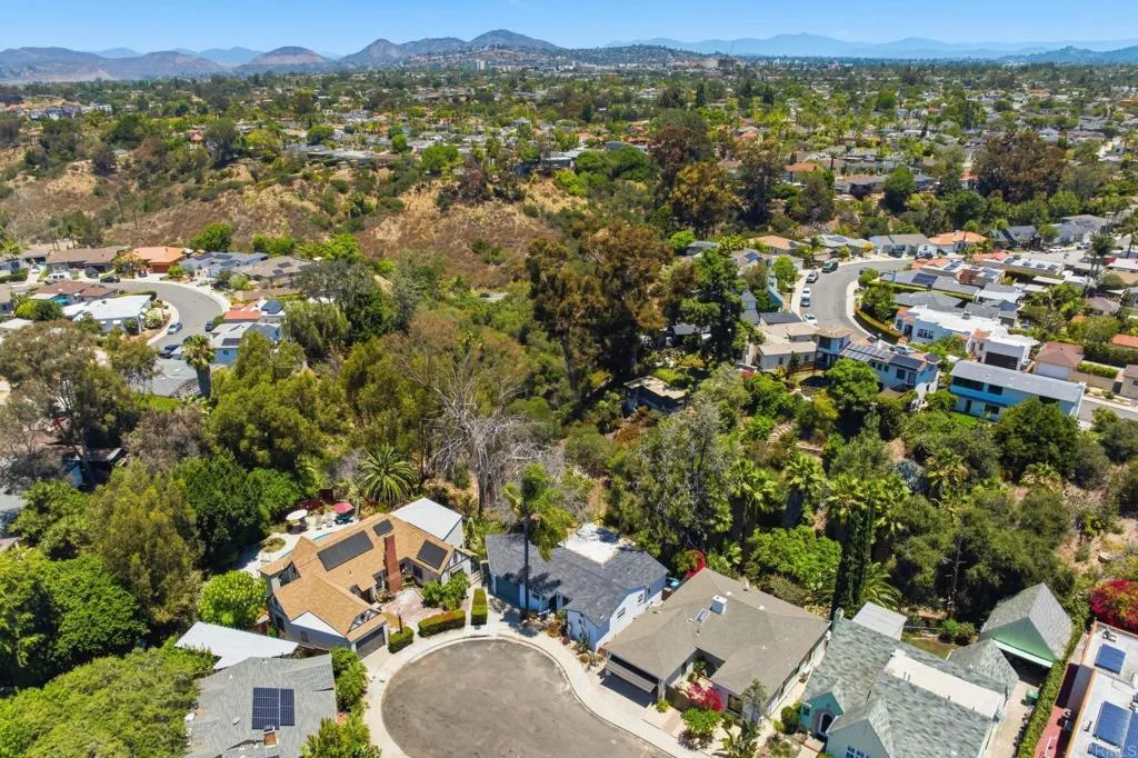 https://cdn.realtyfeed.com/cdn/127/306753729/85d527e79a12c26bd4bf81493861b43e.webp