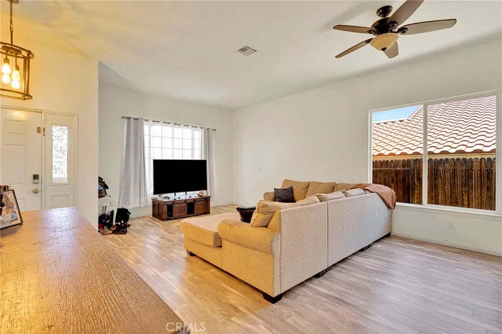17592 Electra Drive, Victorville, CA 92395 - Photo 5 of 31, Victorville, CA