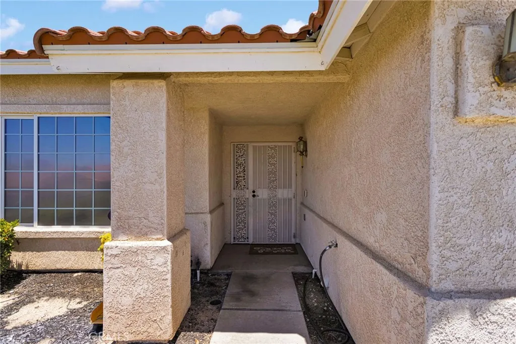 17592 Electra Drive, Victorville, CA 92395 - Photo 4 of 31, Victorville, CA