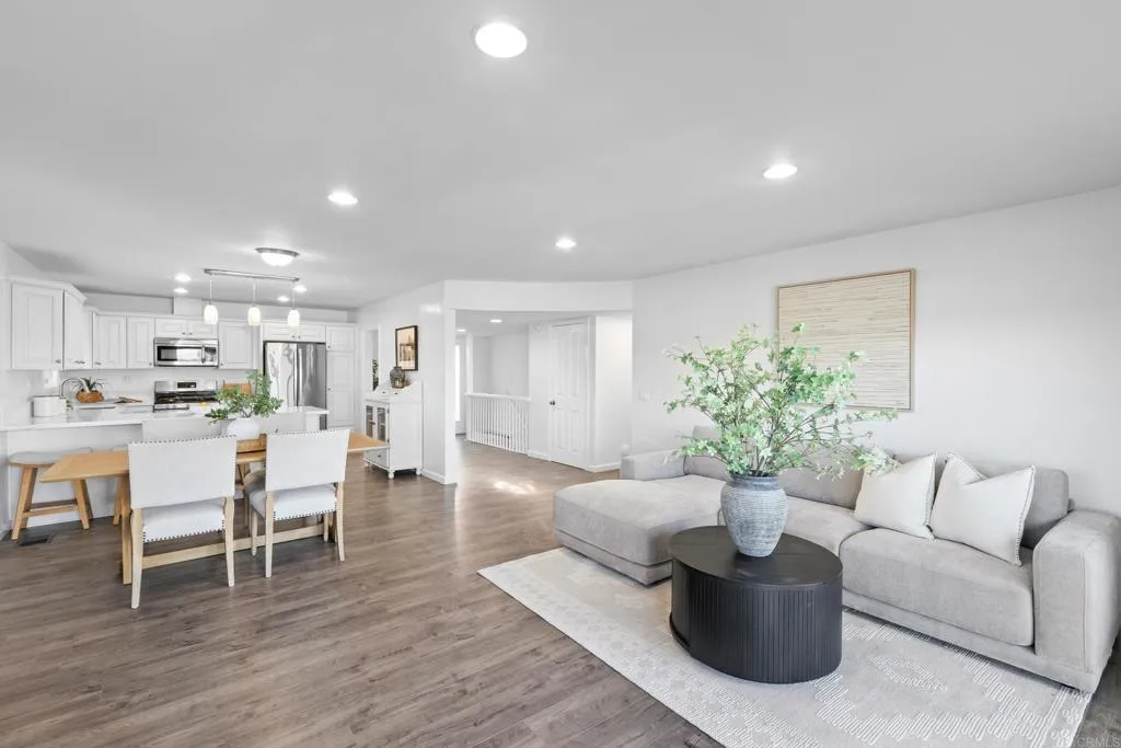 https://cdn.realtyfeed.com/cdn/127/306753771/64d0bea116fb9c23e7213787e151b96a.webp