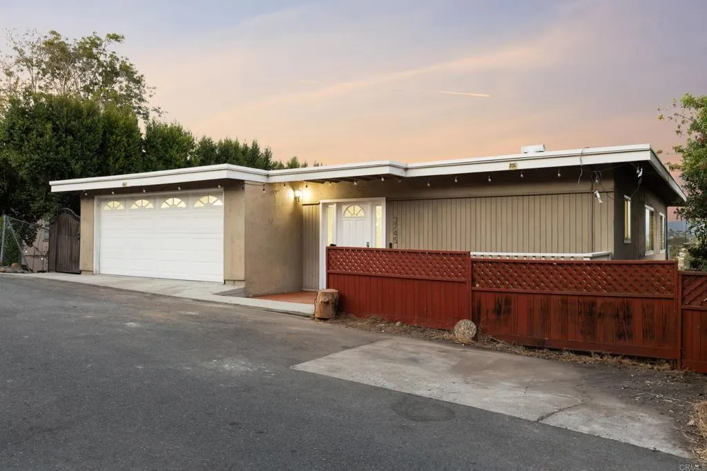 https://cdn.realtyfeed.com/cdn/127/306753771/a131cbb3a6c6dff6ac9cc5a55ce5a3c7.webp