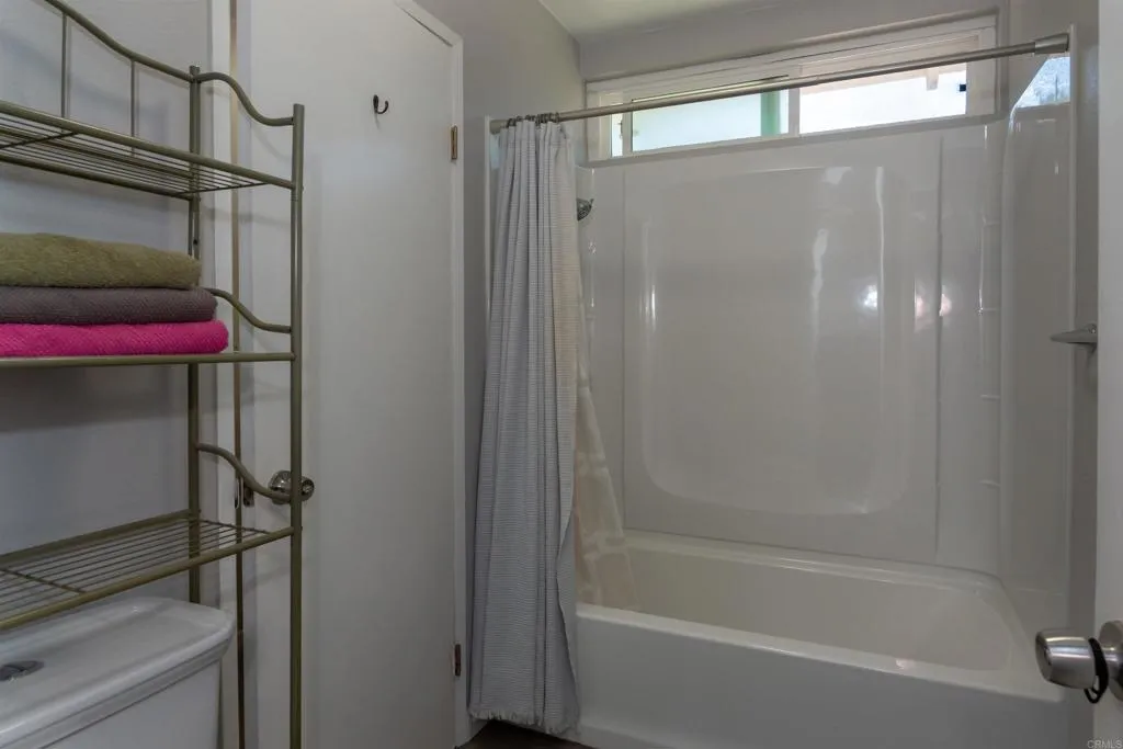 https://cdn.realtyfeed.com/cdn/127/306753779/249236441e91b94ee41df4214bfecf8e.webp