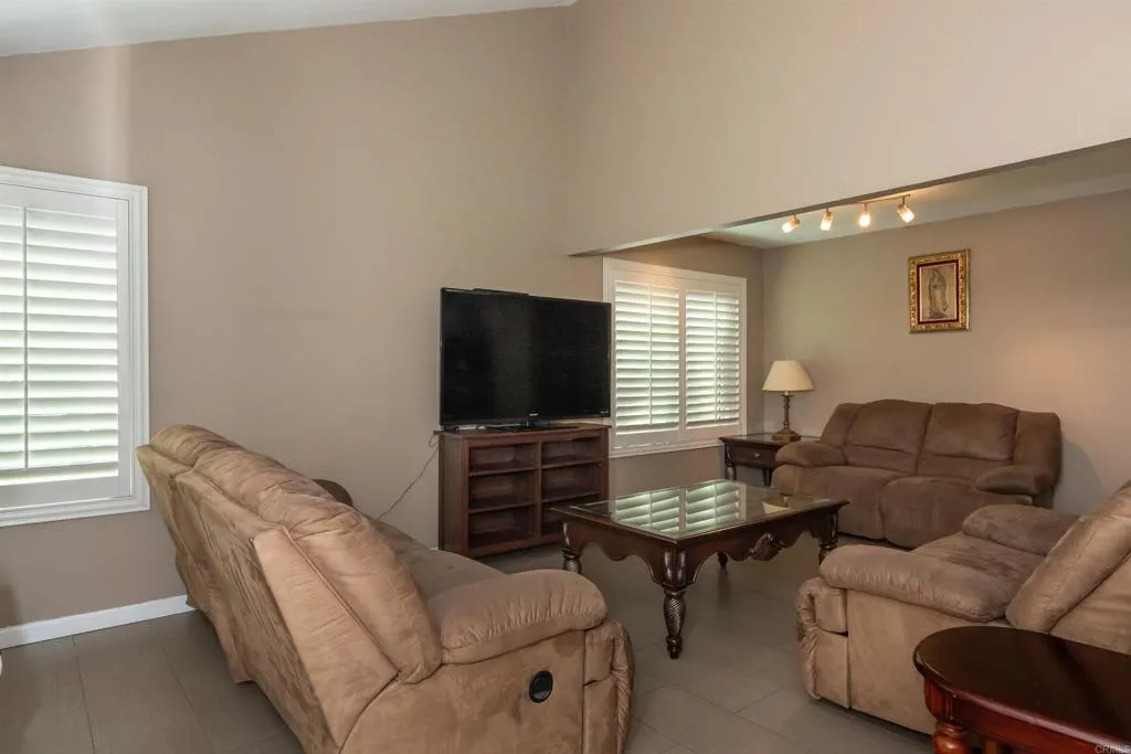 https://cdn.realtyfeed.com/cdn/127/306753779/aa15f30448b41b621e0104bd60357407.webp