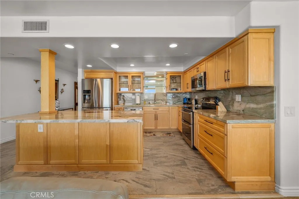 Photo #6: CV26137601 Listing: Photo #6