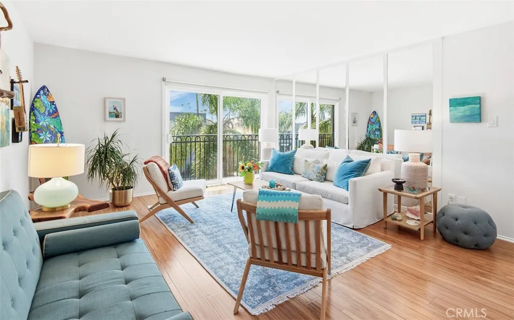 5959 E Naples Plaza Unit 208, Long Beach, CA 90803 - Main photo, Long Beach, CA