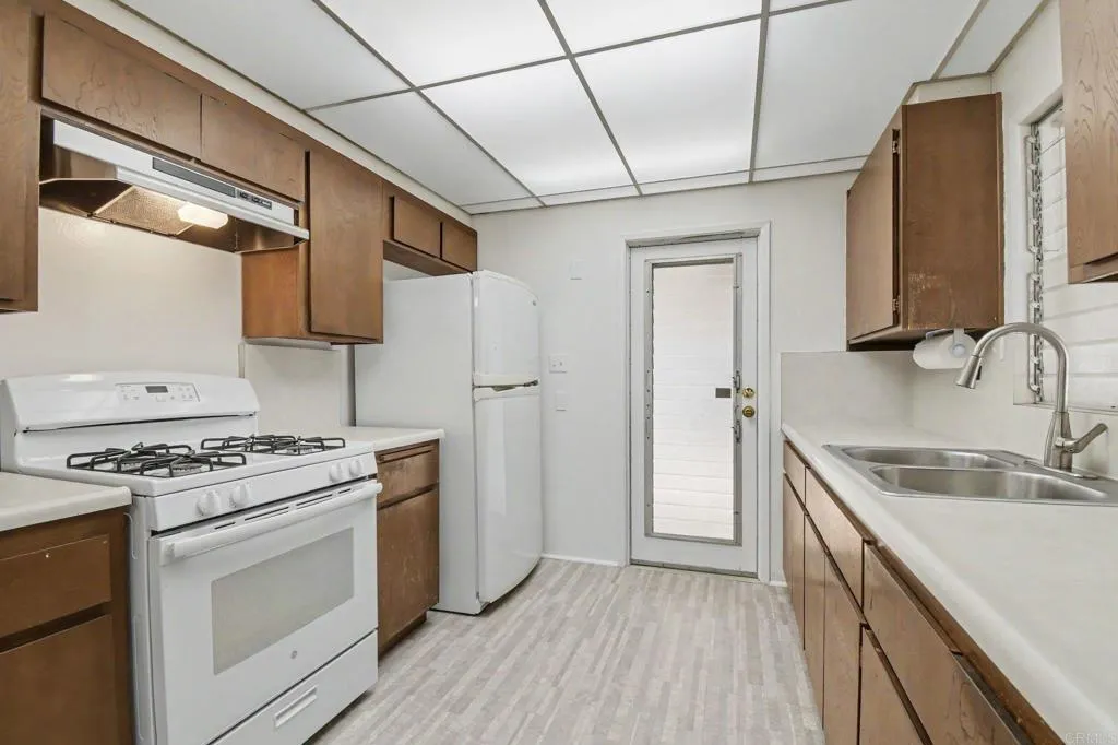 https://cdn.realtyfeed.com/cdn/127/306753947/542bcddf24f4c3dccd928eb66b1f65e3.webp