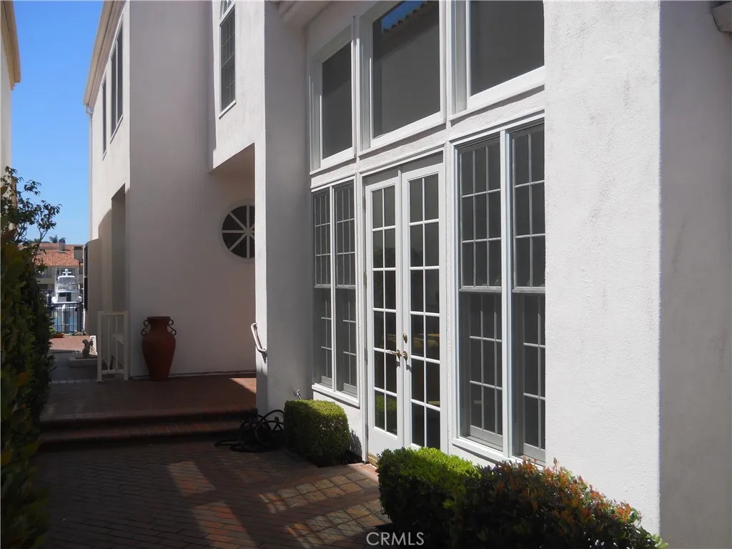 3172 Portofino Circle, Huntington Beach, CA 92649 - Photo 4 of 5, Huntington Beach, CA