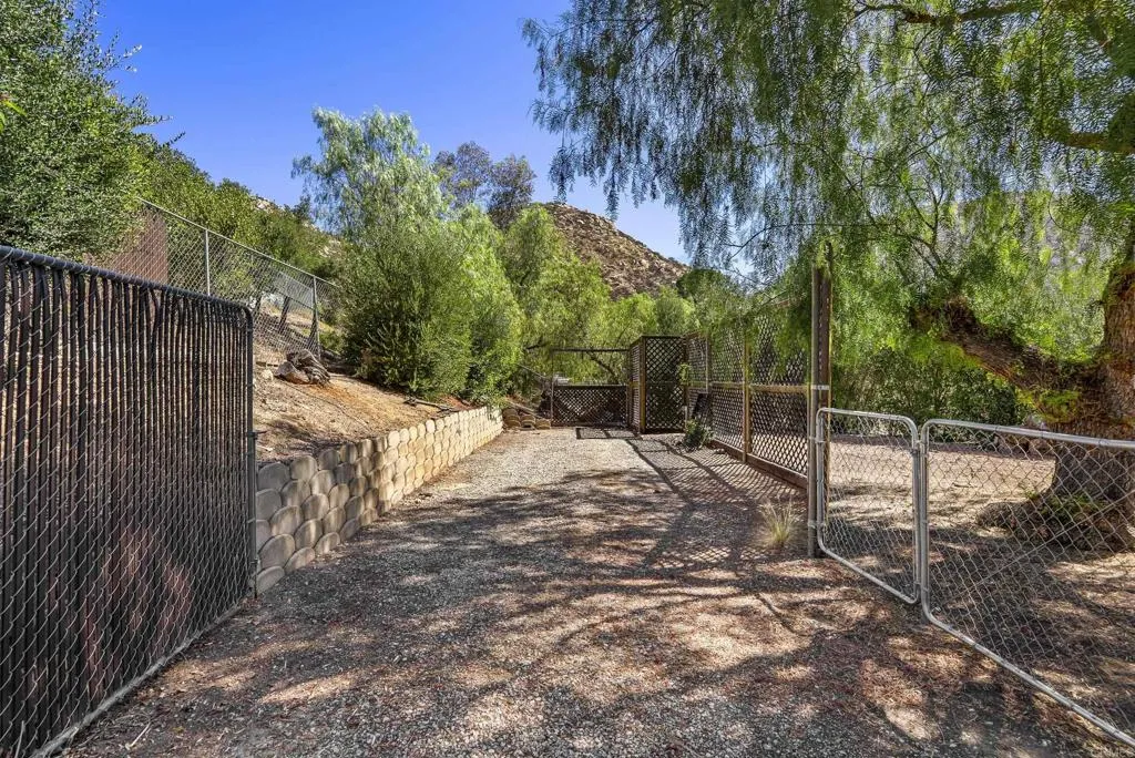 https://cdn.realtyfeed.com/cdn/127/306754075/134b81f14955c8dc7c834aa58f3be2b1.webp