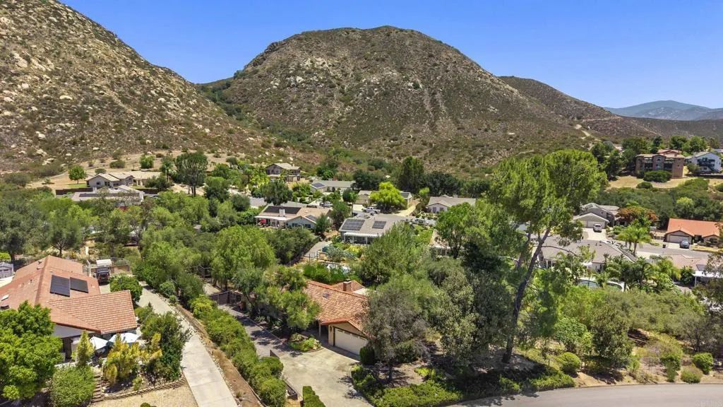 https://cdn.realtyfeed.com/cdn/127/306754075/6bf8e28416054c89a054a1bf2cc9bf14.webp