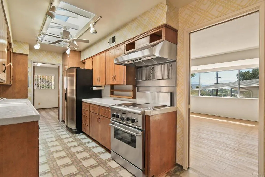 https://cdn.realtyfeed.com/cdn/127/306754155/358043bcaa35e31ee6c8ba59eb92bef4.webp