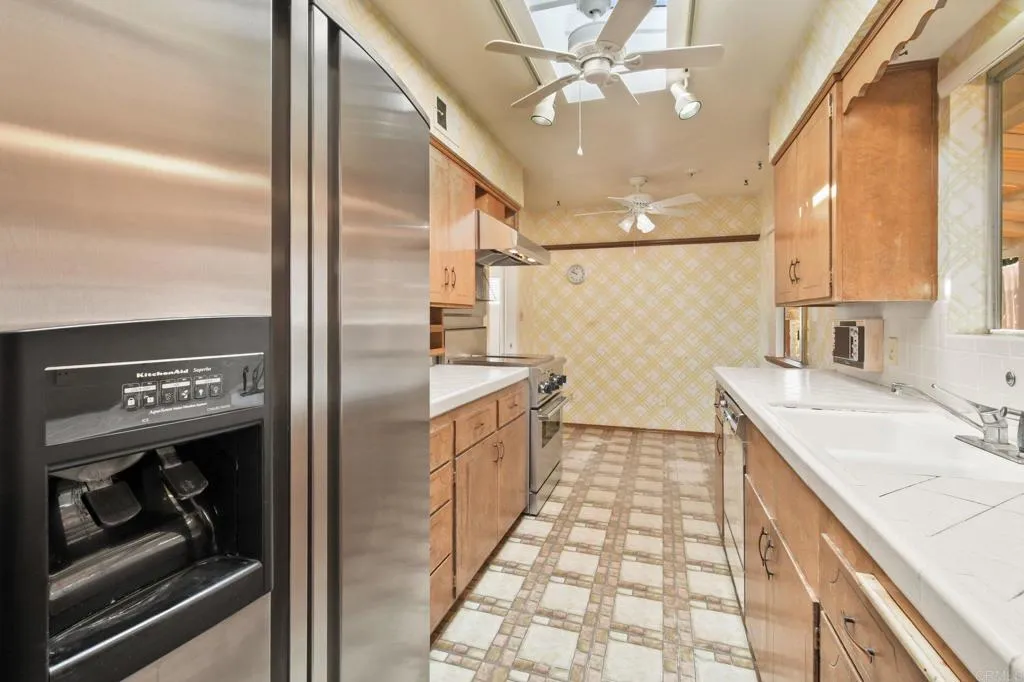 https://cdn.realtyfeed.com/cdn/127/306754155/ae0ce8e2c4acc78c09656885d6e72763.webp