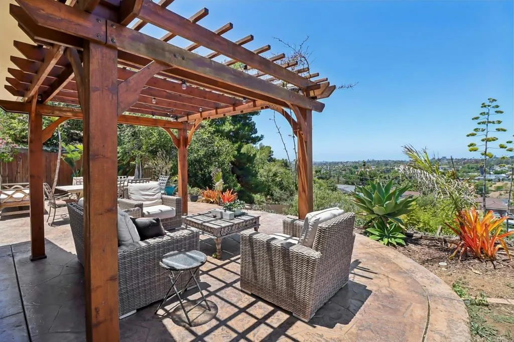 https://cdn.realtyfeed.com/cdn/127/306754177/7815debc0cb4055fdadf19477172fd71.webp