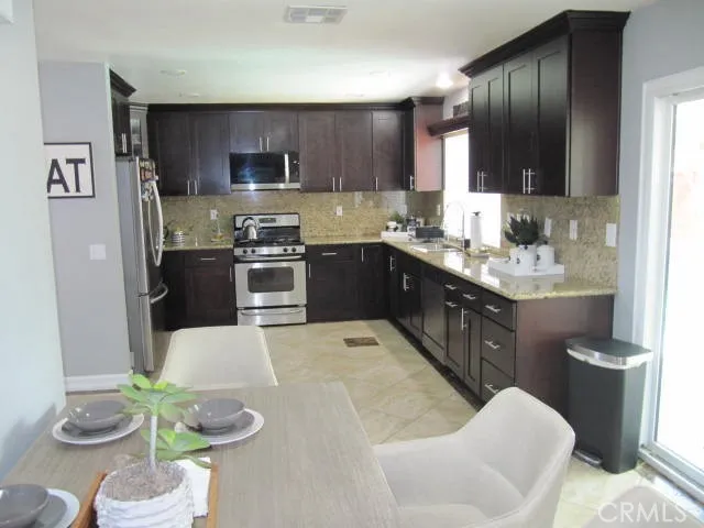 687 Pointe Vista, Corona, CA 92881 - Photo 3 of 40, Corona, CA