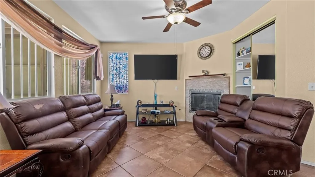 17681 View Mount Court, Victorville, CA 92395 - Photo 5 of 44, Victorville, CA