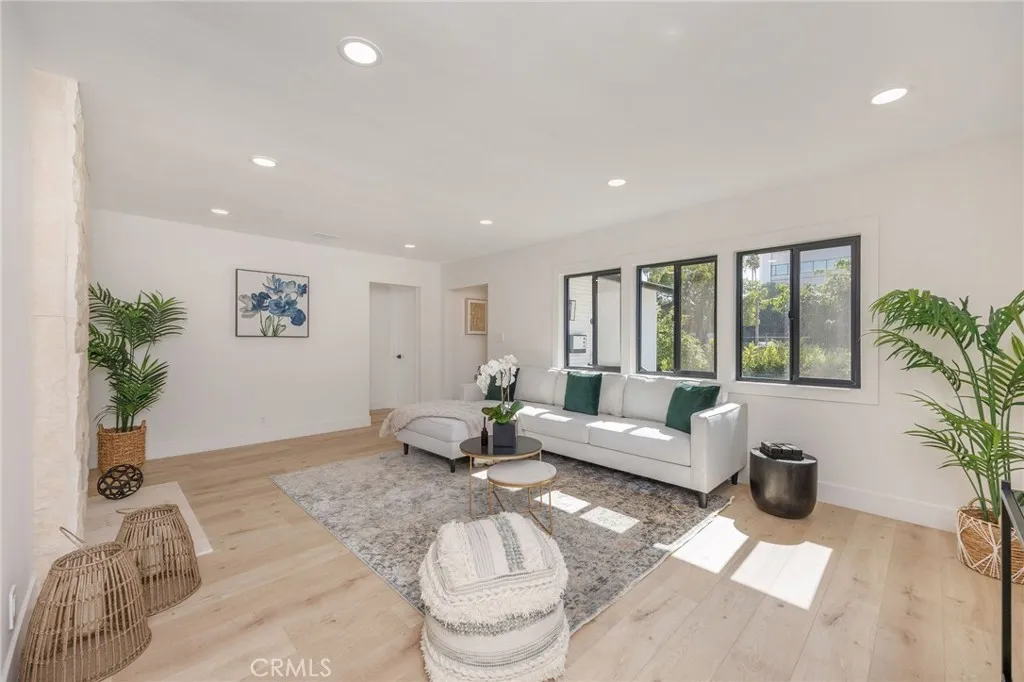 5856 Halbrent Avenue, Sherman Oaks, CA 91411 - Photo 4 of 23, Sherman Oaks, CA