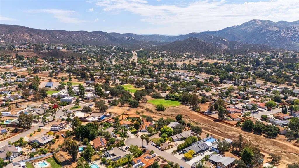 https://cdn.realtyfeed.com/cdn/127/306754250/1aa1c706d3f0f8ac7c4b9487d2c2e2c3.webp