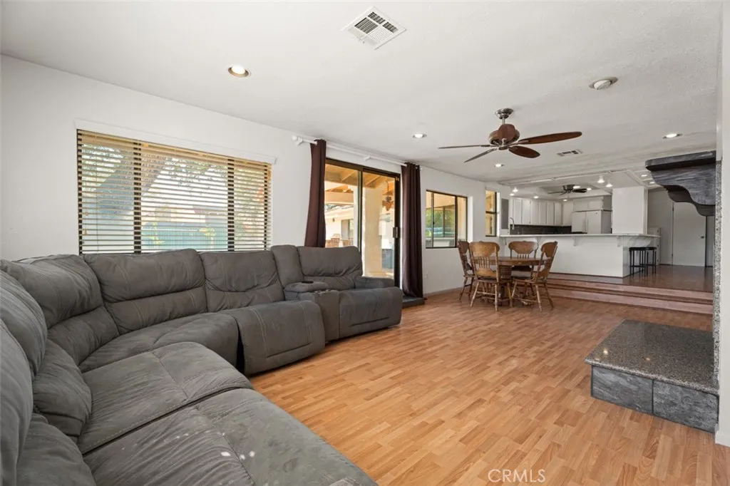 https://cdn.realtyfeed.com/cdn/127/306754250/87cd8f31c74b286ad0306b15795a5f23.webp