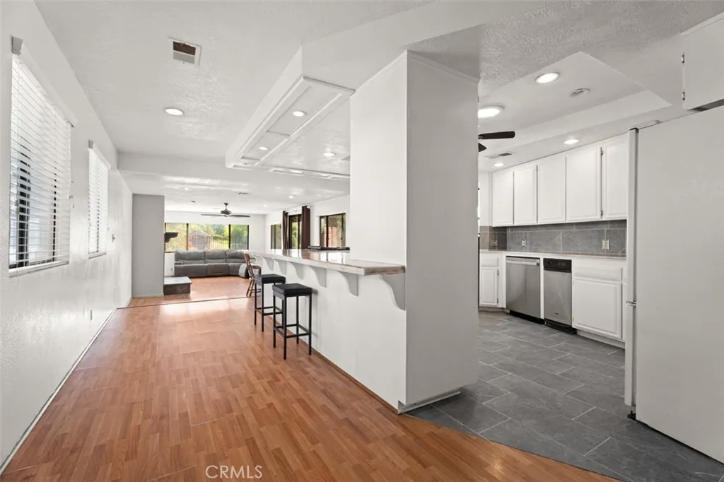 https://cdn.realtyfeed.com/cdn/127/306754250/9d54f4a6f70be35acd4bb28846cefb72.webp