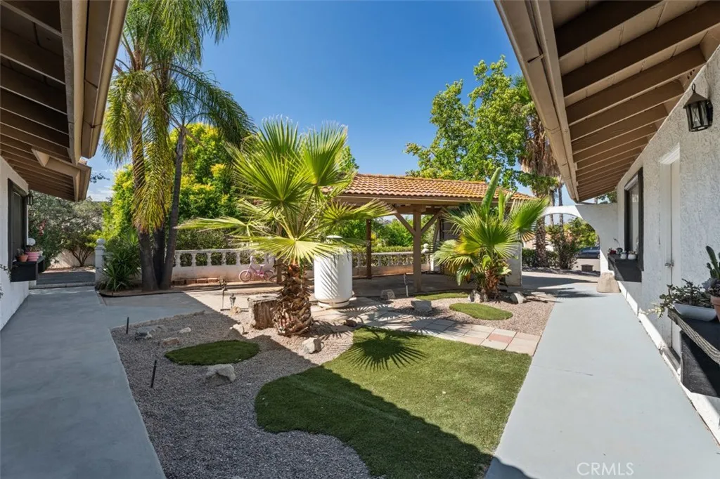 https://cdn.realtyfeed.com/cdn/127/306754250/9d5cb4db9e802d483bf9af1ef014a087.webp