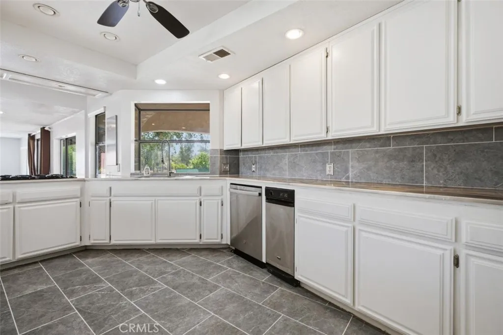 https://cdn.realtyfeed.com/cdn/127/306754250/a6dfa82a08ac045caec3f6c927c1d9b4.webp