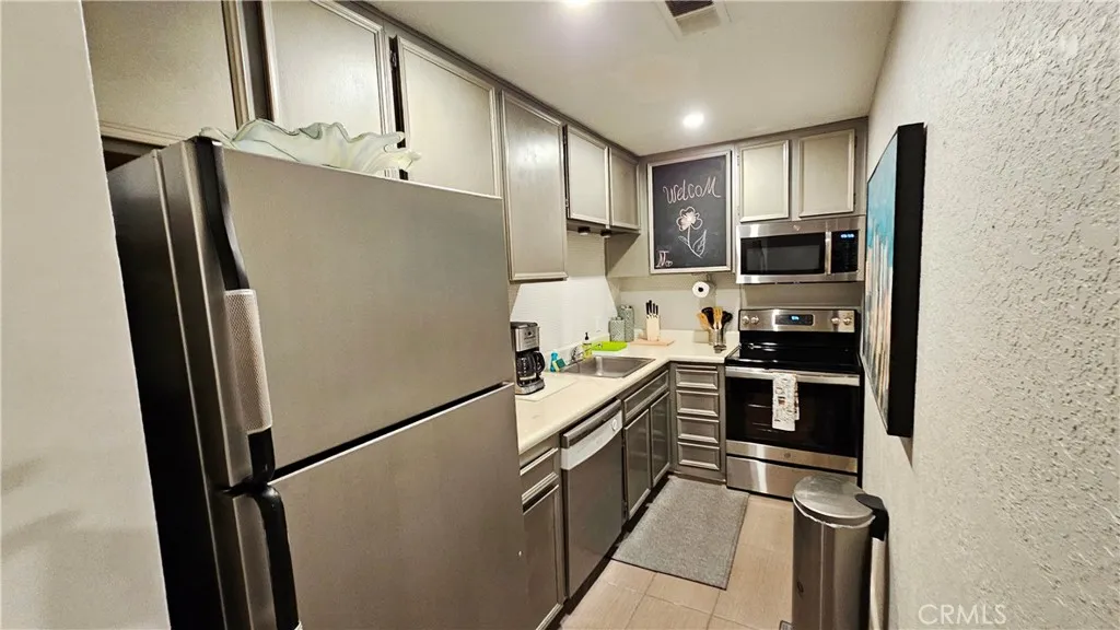 2825 N Los Felices Unit 213, Palm Springs, CA 92262 - Photo 4 of 21, Palm Springs, CA