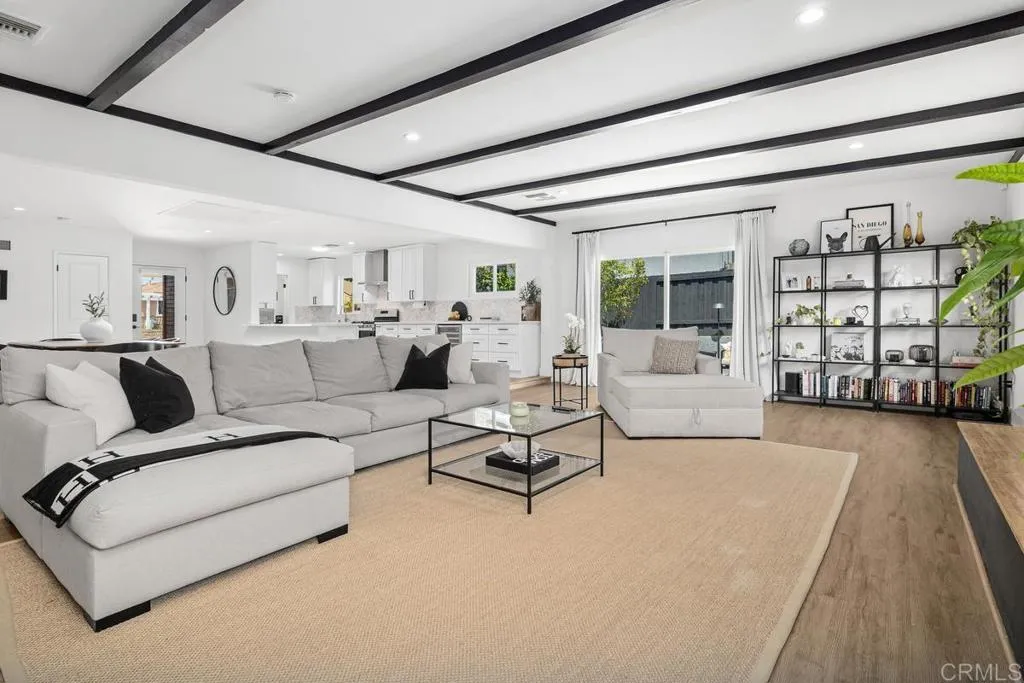 https://cdn.realtyfeed.com/cdn/127/306754362/bc54f49bc723f6abc67f37fb0b4e7f34.webp