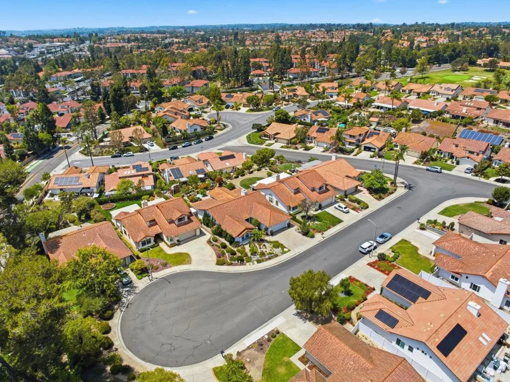 https://cdn.realtyfeed.com/cdn/127/306754371/030cb3a8df6bfe44a0524c9ae2abedae.webp