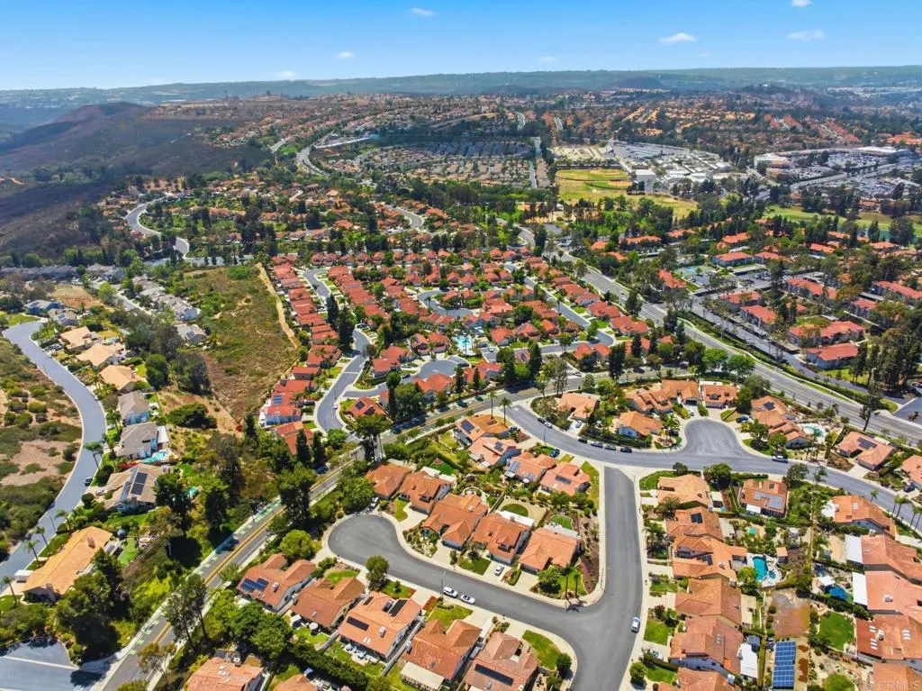 https://cdn.realtyfeed.com/cdn/127/306754371/1de302c742305ce6cacd0c7f8526ef5d.webp