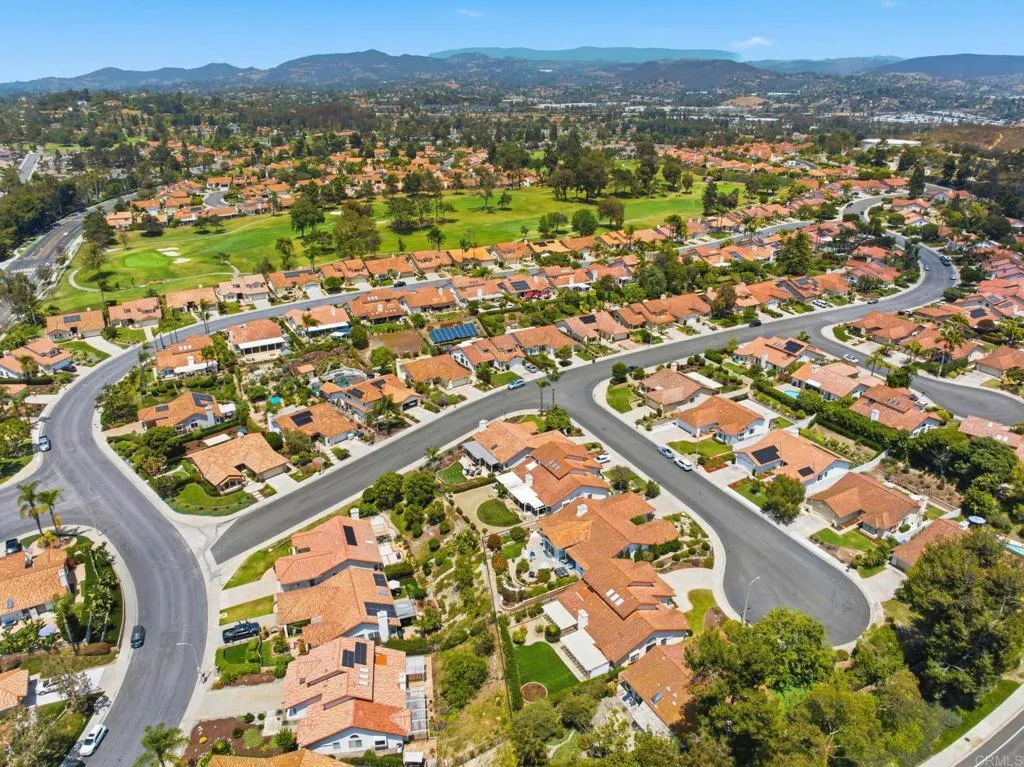 https://cdn.realtyfeed.com/cdn/127/306754371/709ab110bd1de170608879a863d087de.webp