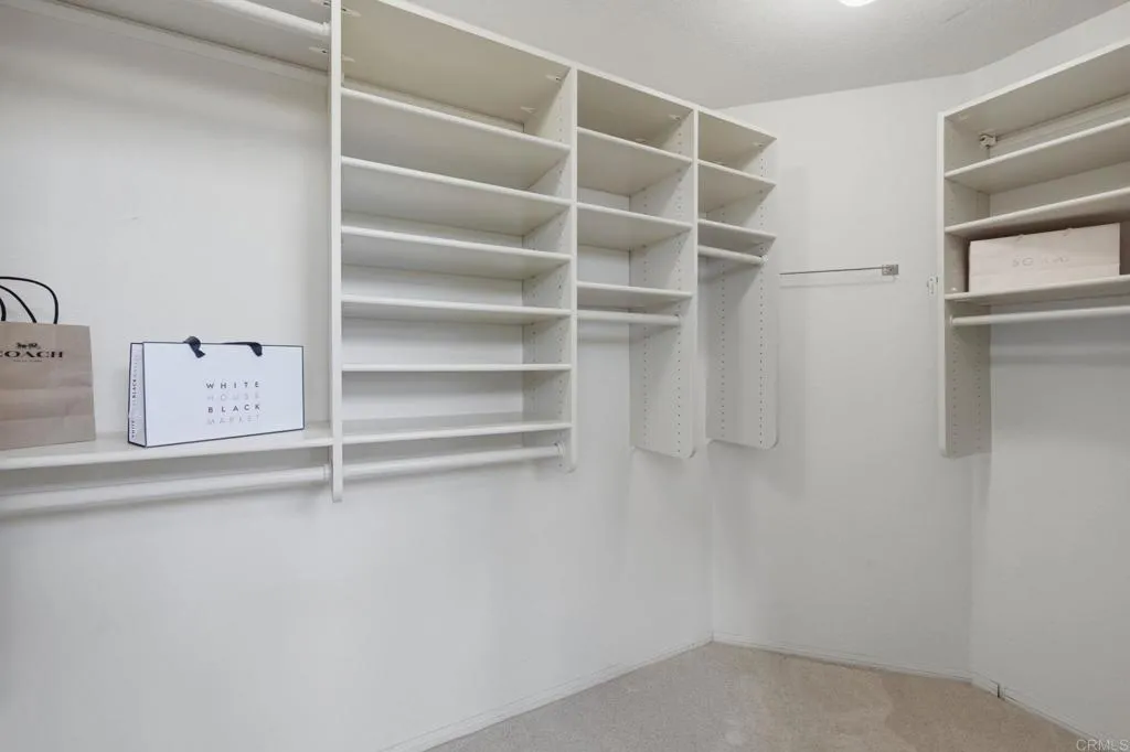 https://cdn.realtyfeed.com/cdn/127/306754371/7f2b6b6ff79cda0e3311b4b5f66873fc.webp