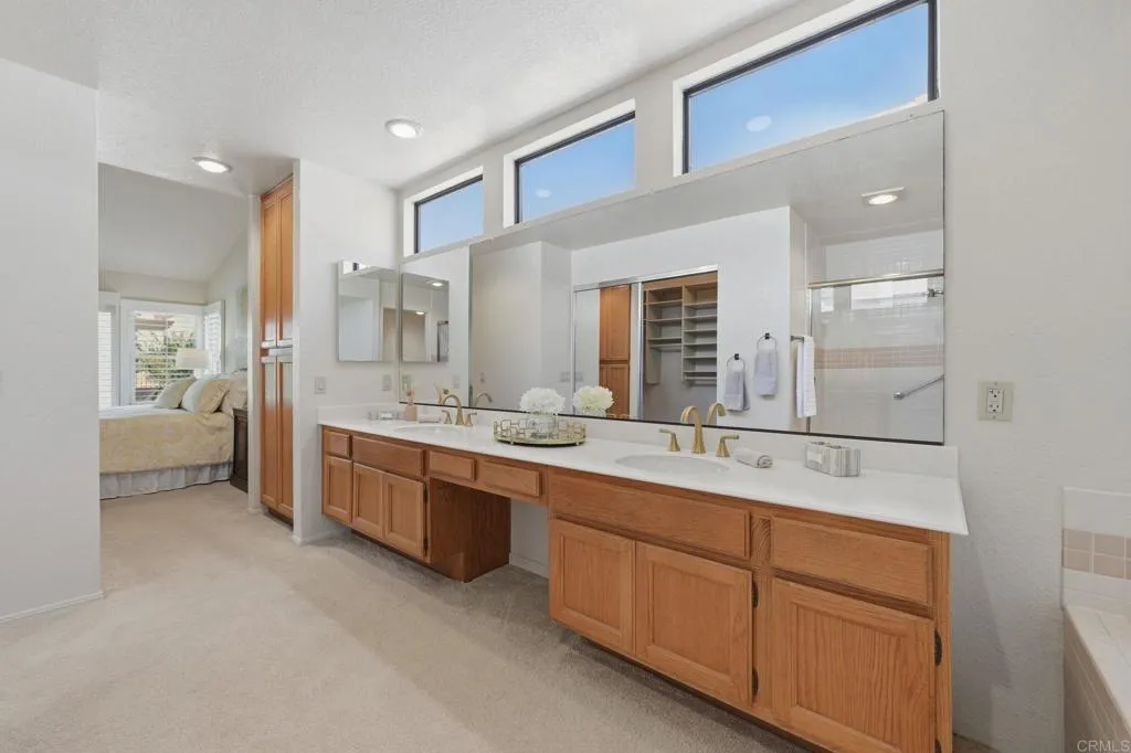 https://cdn.realtyfeed.com/cdn/127/306754371/fe00012d958d4c0f314822c2d50bb876.webp