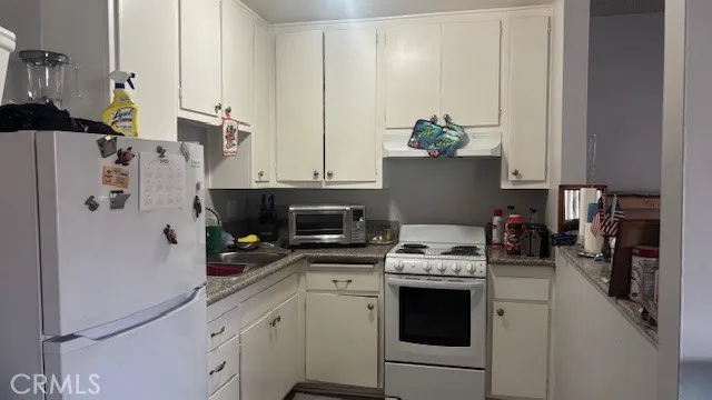 13040 Dronfield, Sylmar, CA 91342 - Photo 3 of 6, Sylmar, CA