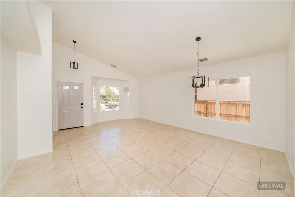 13645 Summit View Street, Hesperia, CA 92344 - Photo 4 of 33, Hesperia, CA