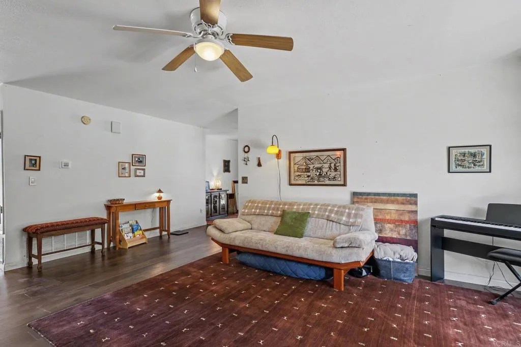 https://cdn.realtyfeed.com/cdn/127/306754413/2f90a5d0cf072d619a59e9ba320c94c9.webp