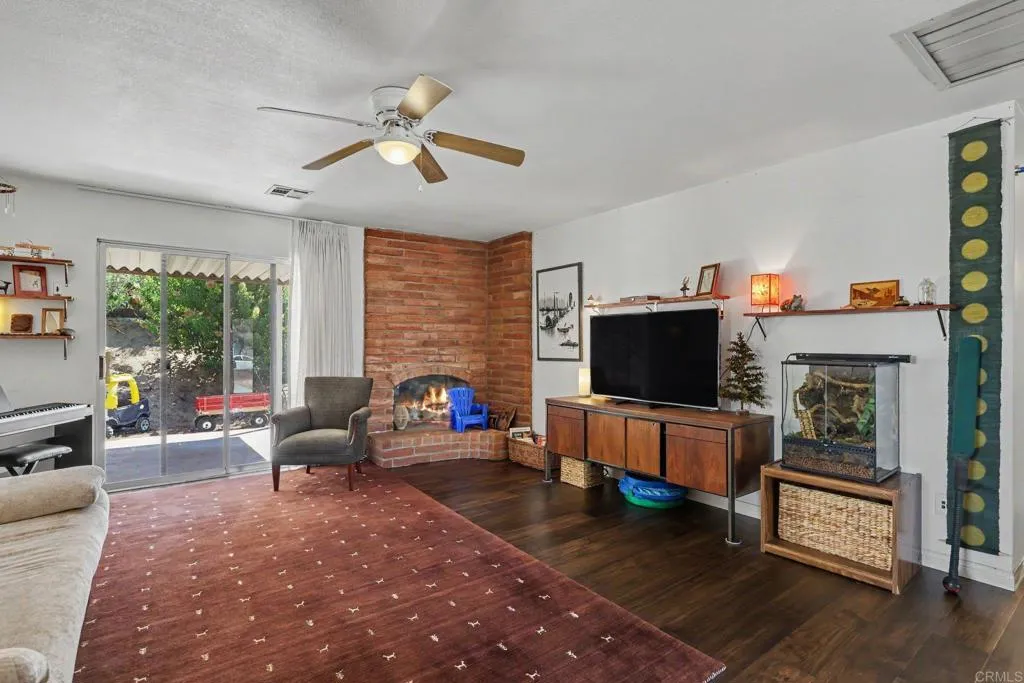 https://cdn.realtyfeed.com/cdn/127/306754413/d2a0c7cea6125fb61bce56ebd089aaf8.webp