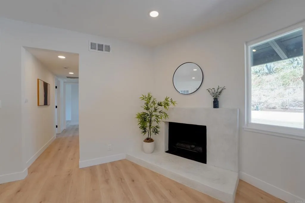 https://cdn.realtyfeed.com/cdn/127/306754414/e0364f59187eeb9349b7a1c2261a333c.webp