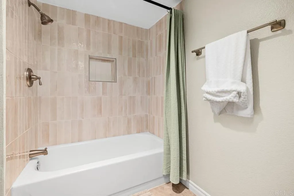 https://cdn.realtyfeed.com/cdn/127/306754425/e105719c8b14b9c5f0d6dcd4f0eee3aa.webp