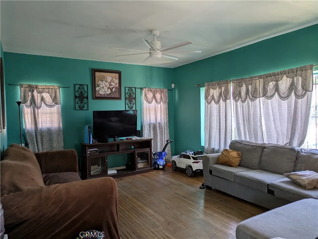 434 W 48th Street, Los Angeles, CA 90037 - Photo 5 of 11, Los Angeles, CA