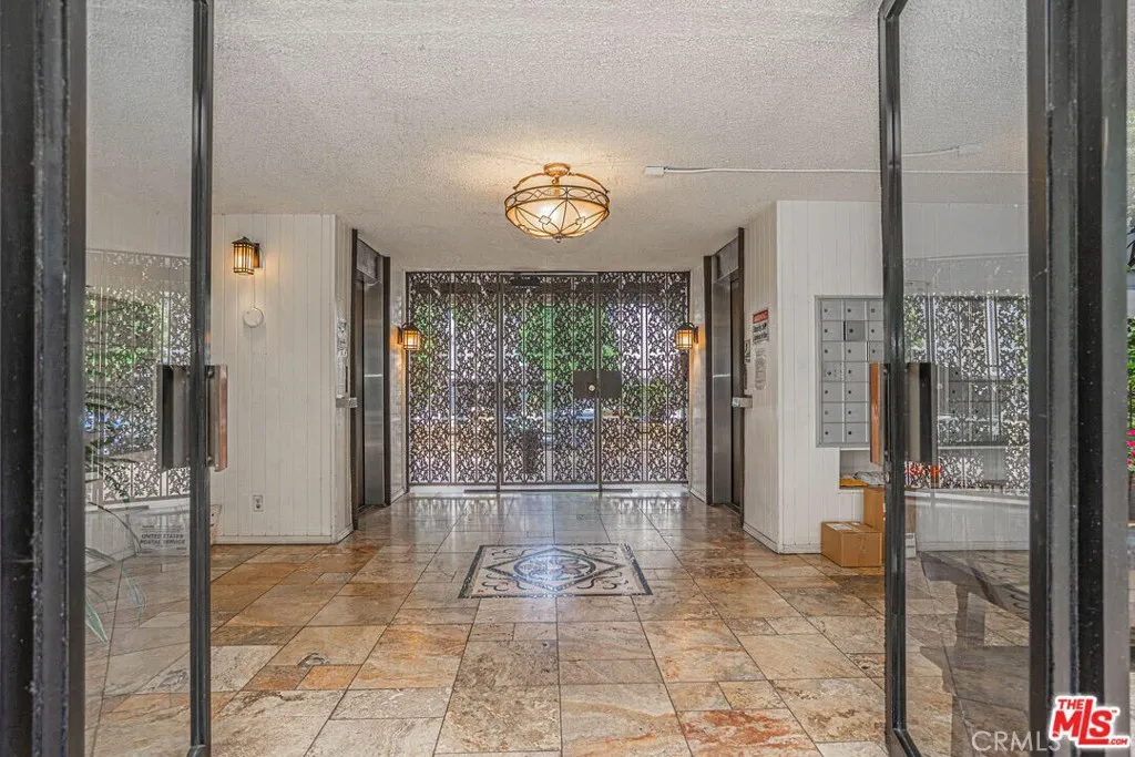 525 Ardmore Avenue, Los Angeles, CA - Main photo, Los Angeles, CA