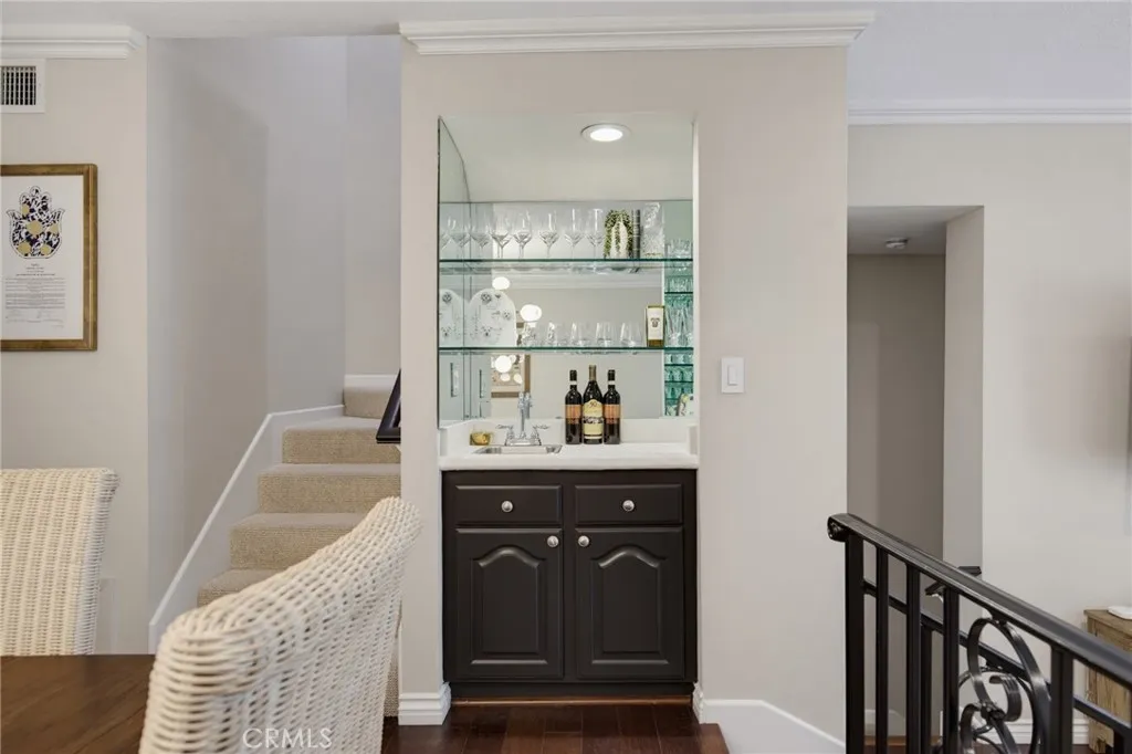 21901 Burbank, Woodland Hills, CA 91367 - Photo 5 of 30, Woodland Hills, CA