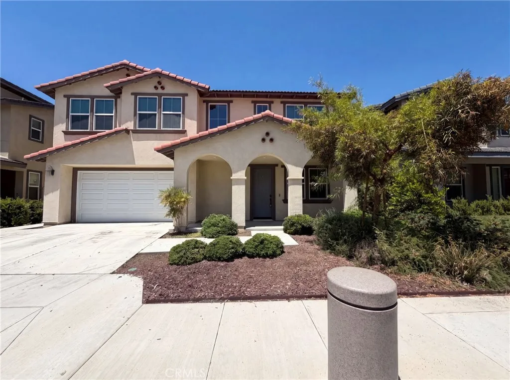1182 Woodbury